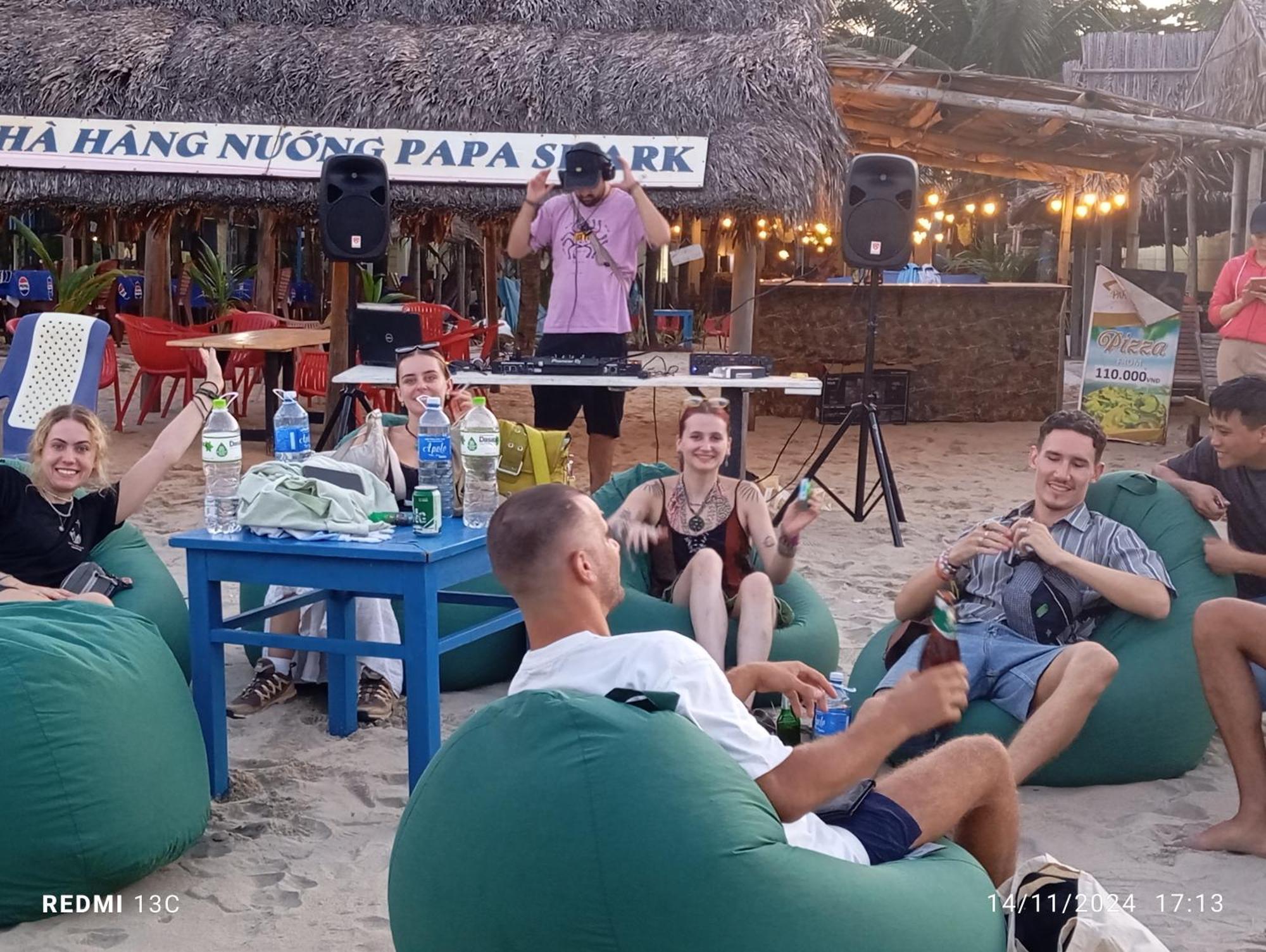 The Seaside Bungalow Hostel And Bar Хойан Экстерьер фото