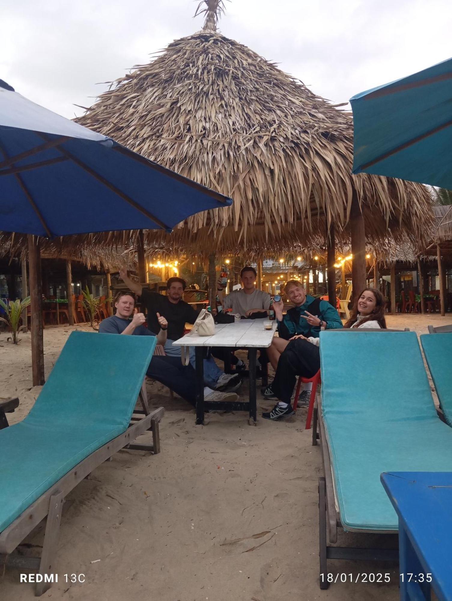The Seaside Bungalow Hostel And Bar Хойан Экстерьер фото