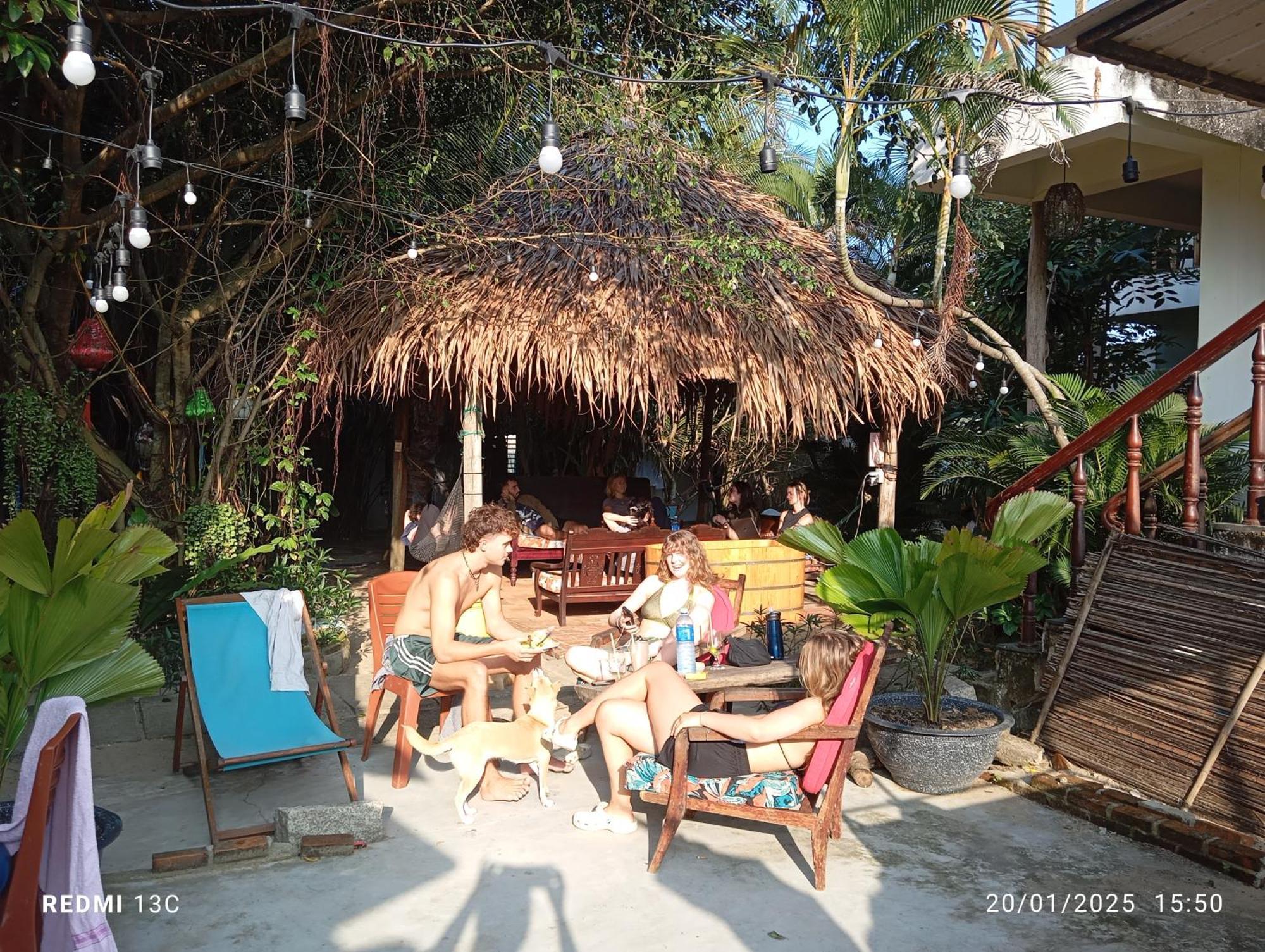 The Seaside Bungalow Hostel And Bar Хойан Экстерьер фото